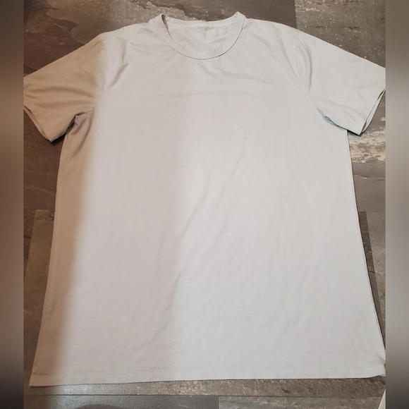 Bundle of 2 Lululemon soft short sleeves shirt. Orange. Very light grey. Men XL. - Picture 2 of 11